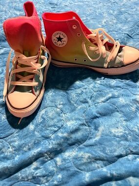 Converse multi colored tennis shoes size 5.5
